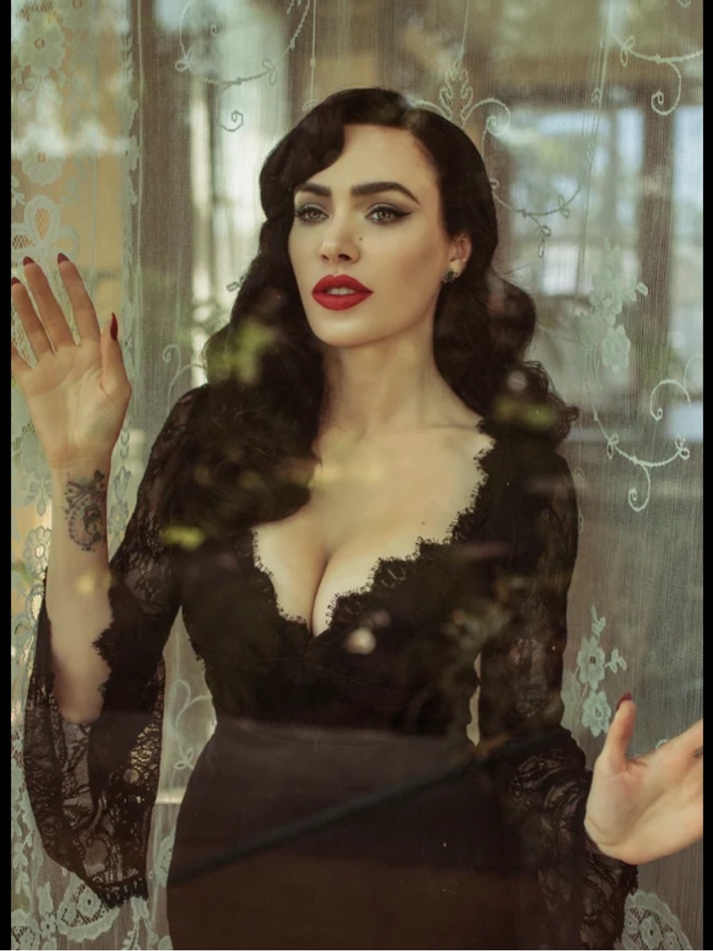 La Femme en Noir La Sorciere Top in Black Lace